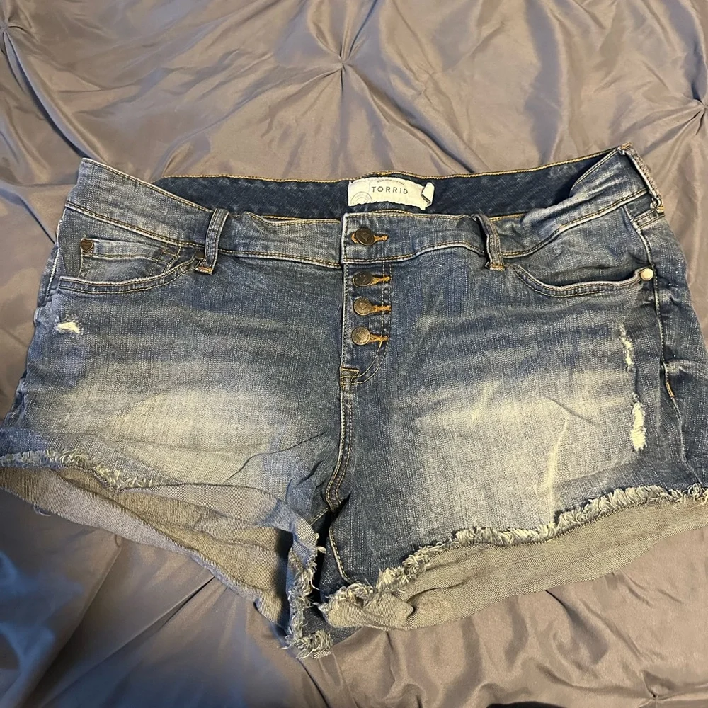 Shorts - Picture 1 of 4